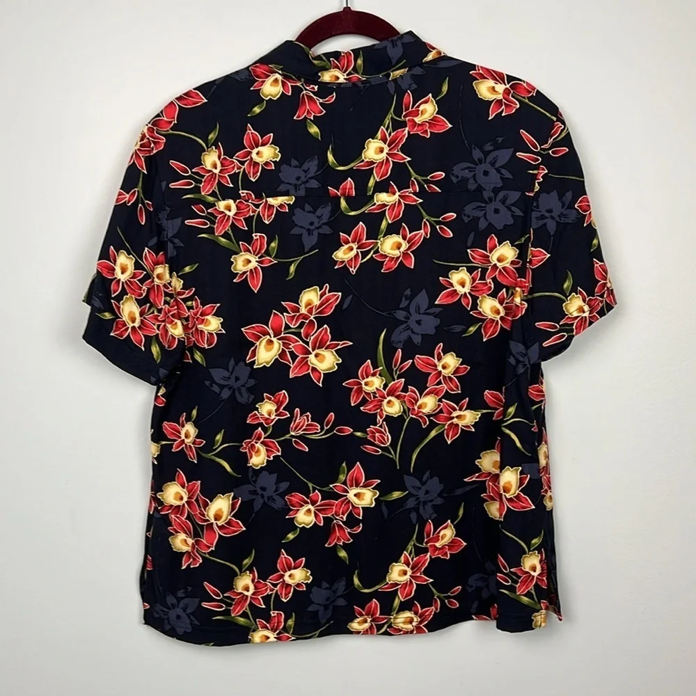 Island Traders large button down tropical Hawaiian women’s wood button top